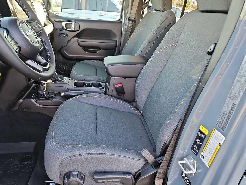 new 2025 Jeep Gladiator car, priced at $45,023