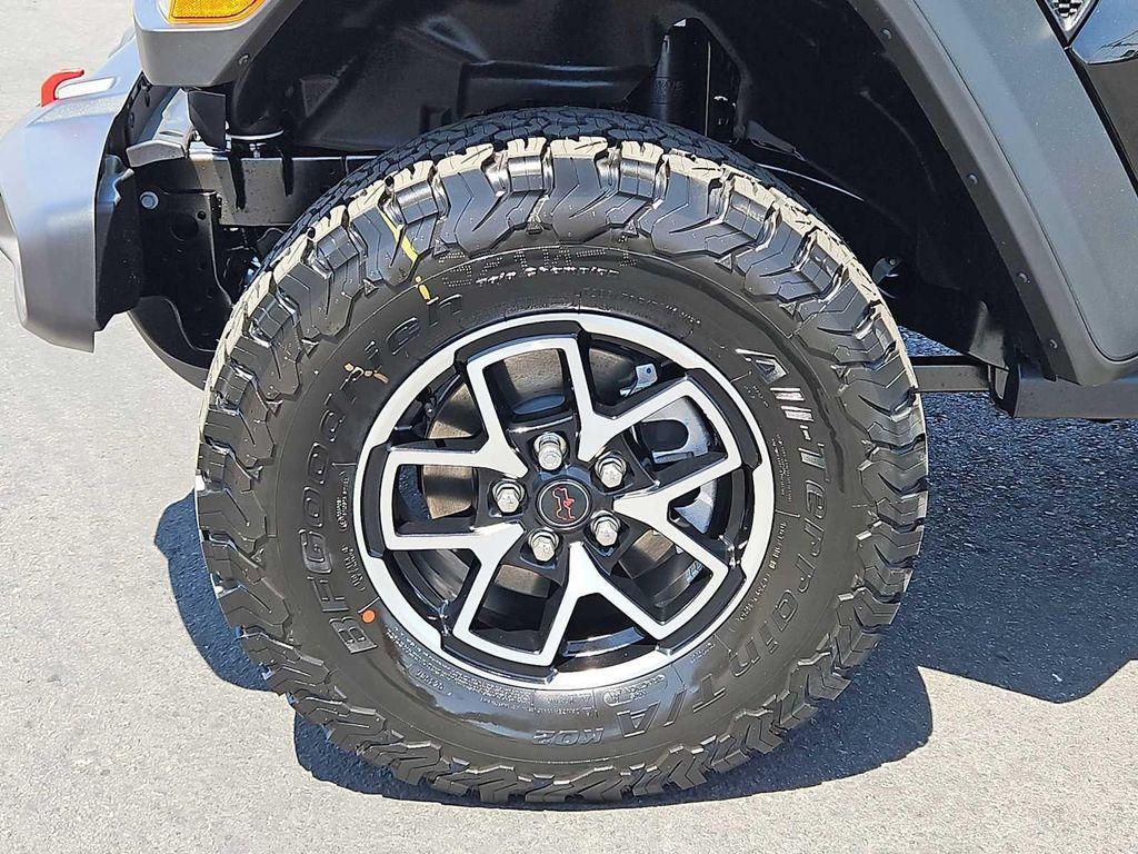 new 2025 Jeep Wrangler car, priced at $57,930
