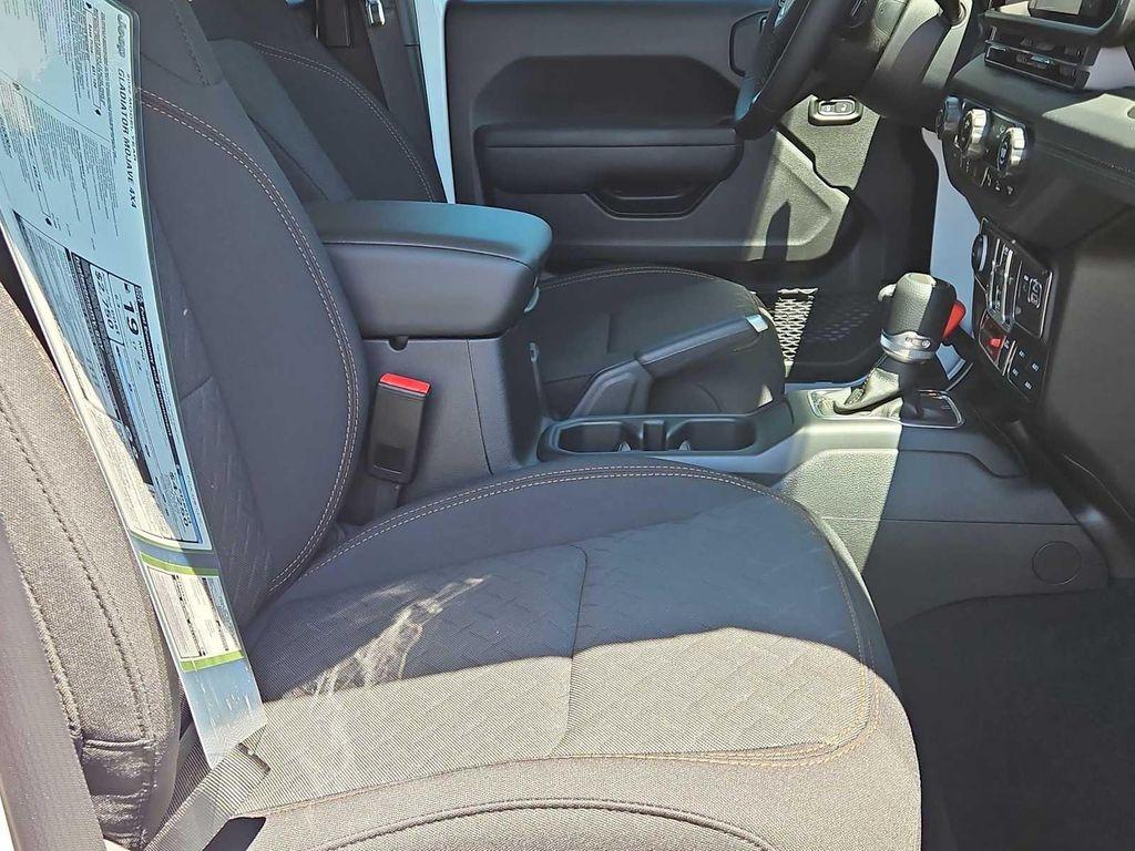 new 2025 Jeep Gladiator car, priced at $48,580