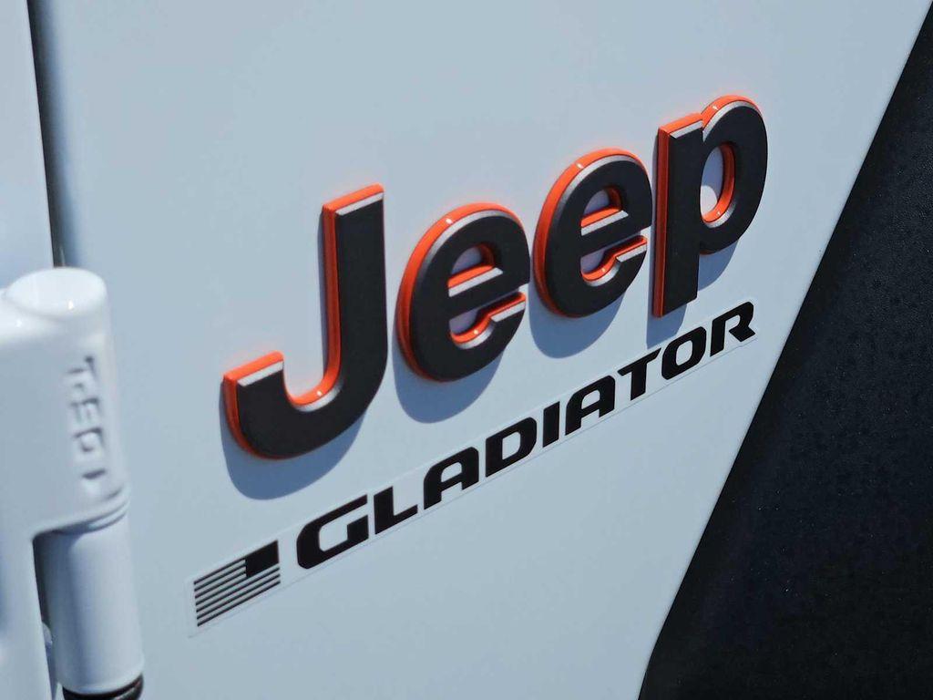 new 2025 Jeep Gladiator car, priced at $48,580