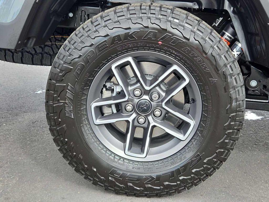new 2025 Jeep Gladiator car, priced at $45,680