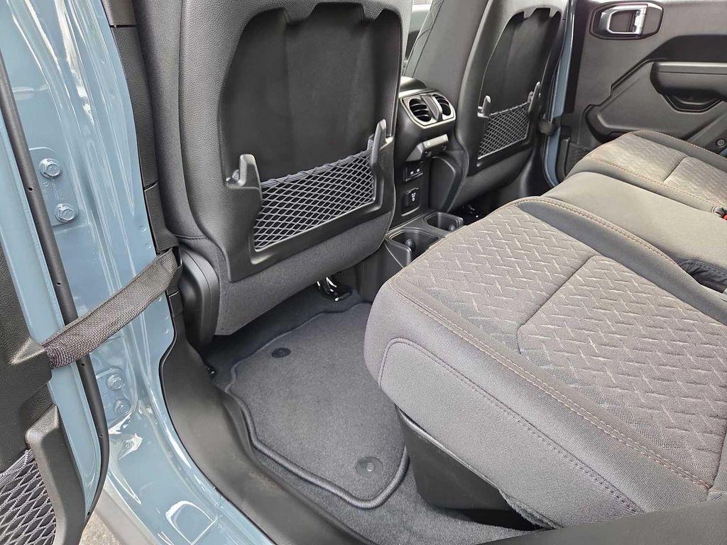 new 2025 Jeep Gladiator car, priced at $45,680