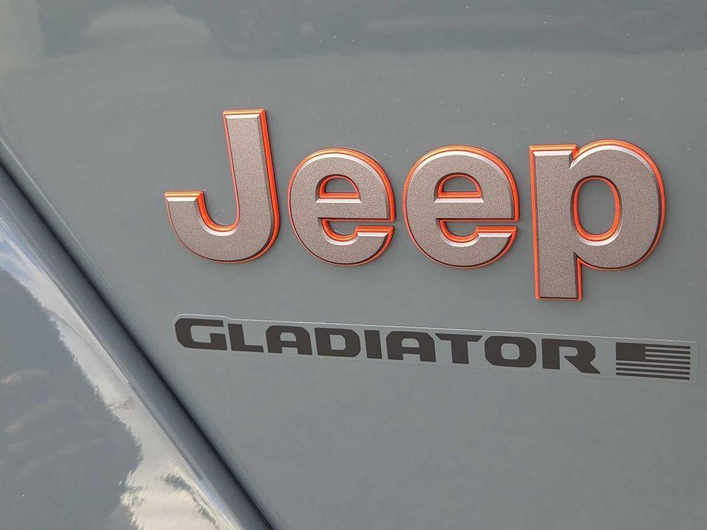 new 2025 Jeep Gladiator car, priced at $45,680