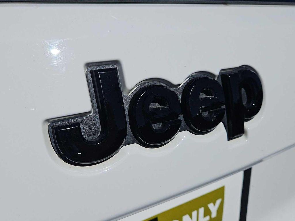 used 2021 Jeep Grand Cherokee car, priced at $24,000