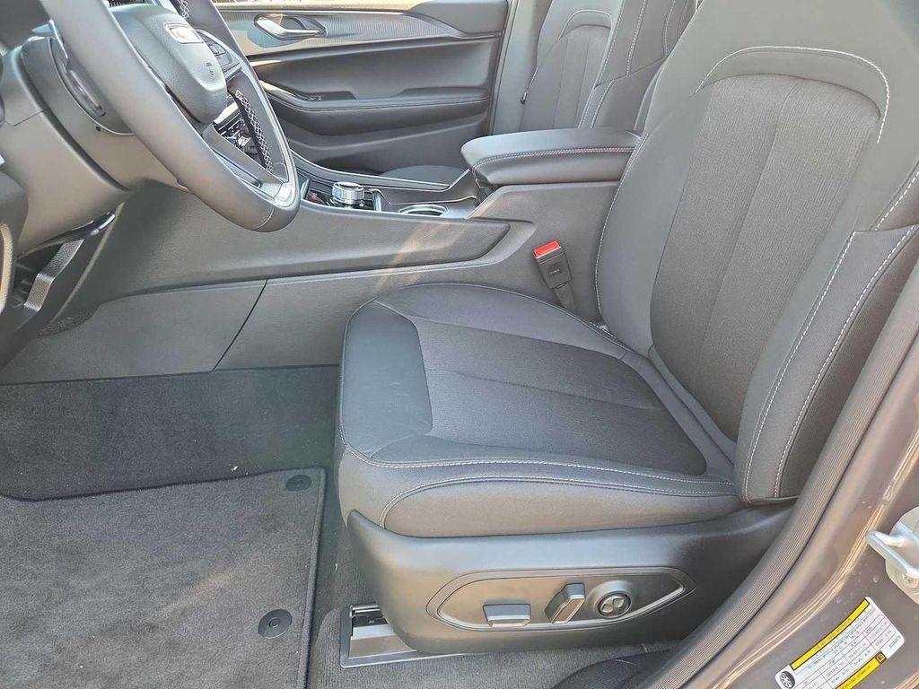 new 2025 Jeep Grand Cherokee car, priced at $34,920