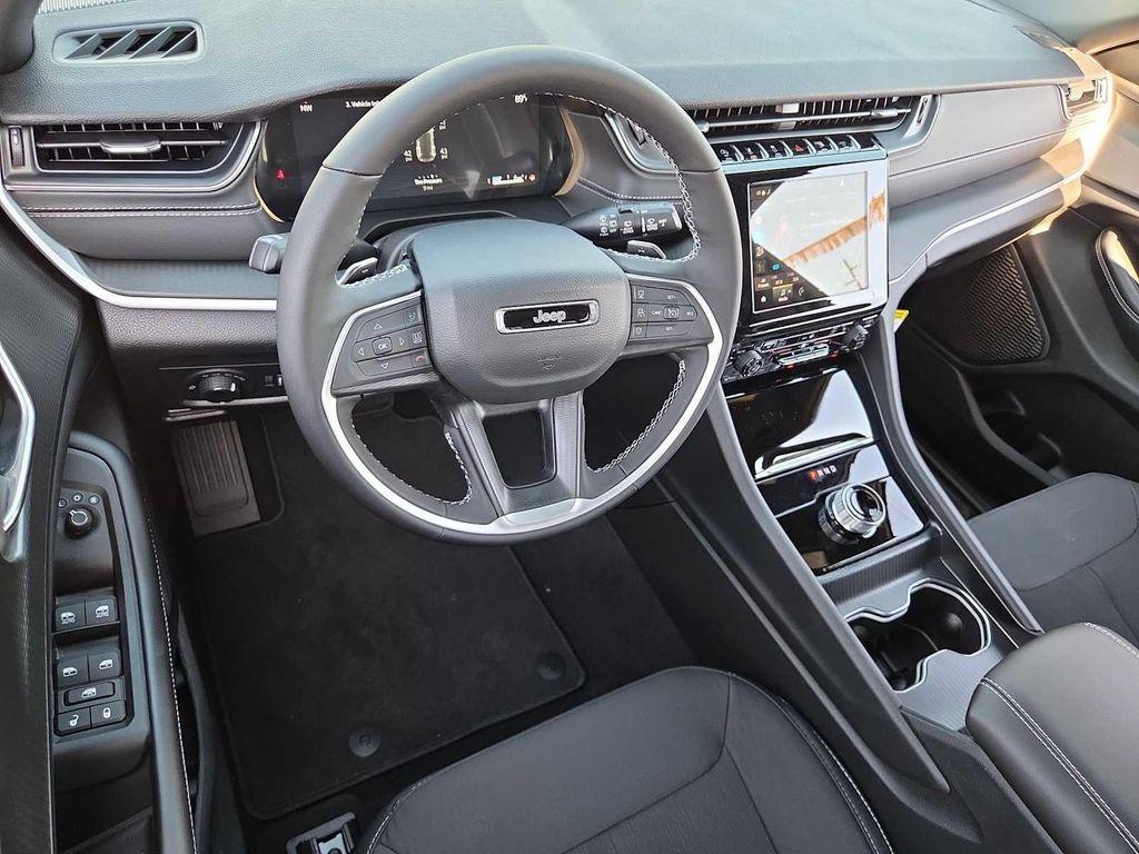 new 2025 Jeep Grand Cherokee car, priced at $34,920