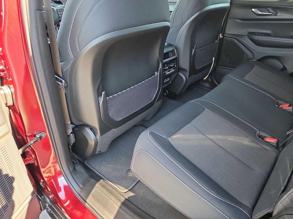 new 2025 Jeep Grand Cherokee car, priced at $35,170