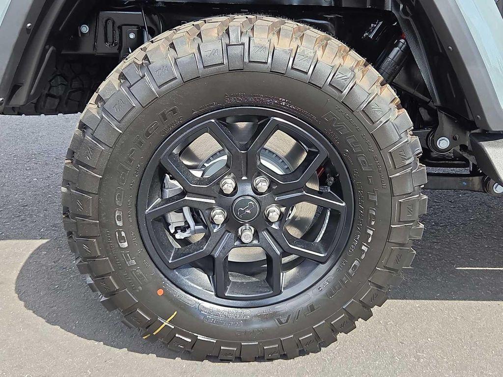 new 2025 Jeep Gladiator car, priced at $42,160