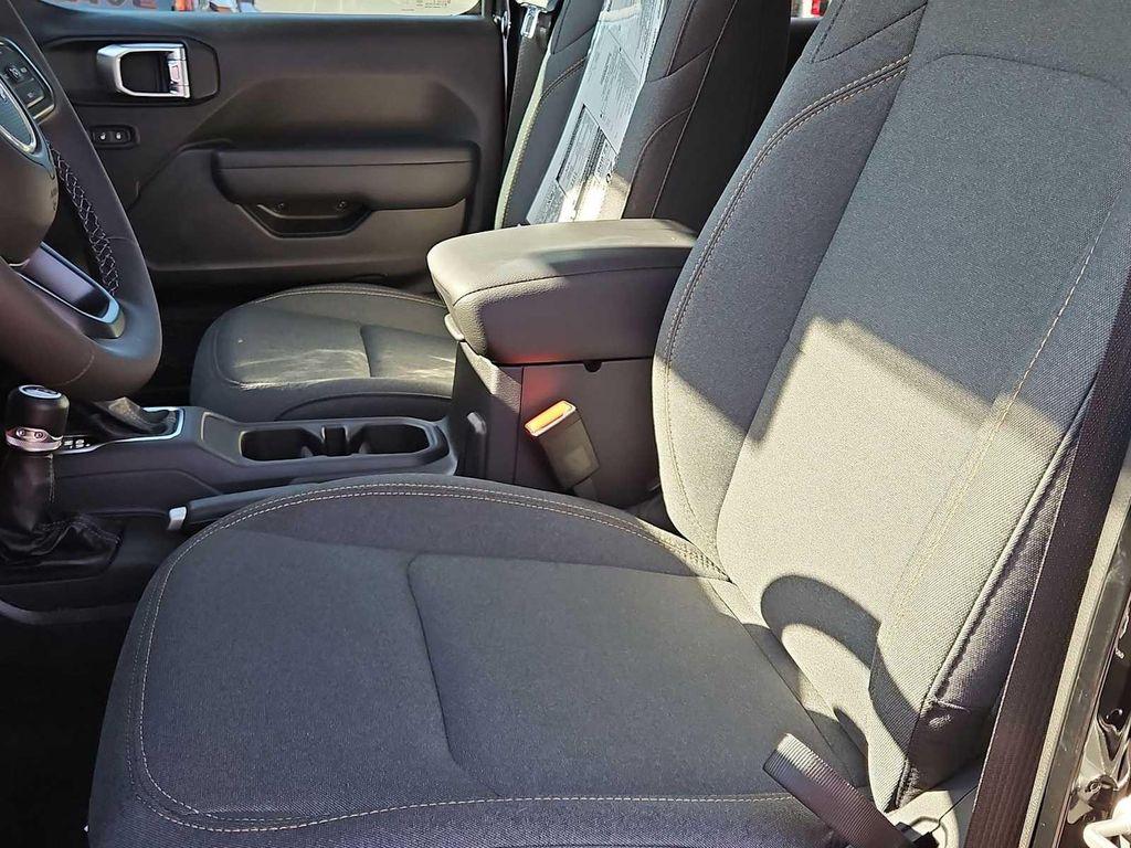 new 2025 Jeep Wrangler car, priced at $48,615