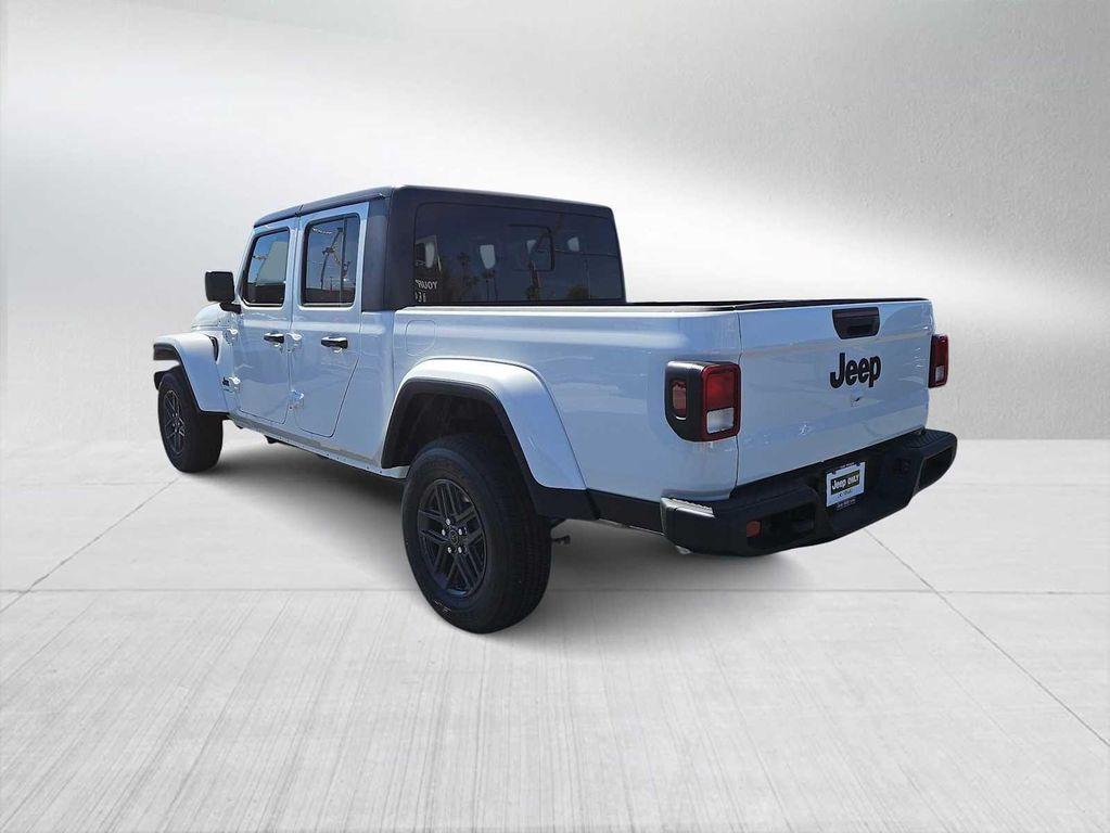 new 2025 Jeep Gladiator car, priced at $45,050