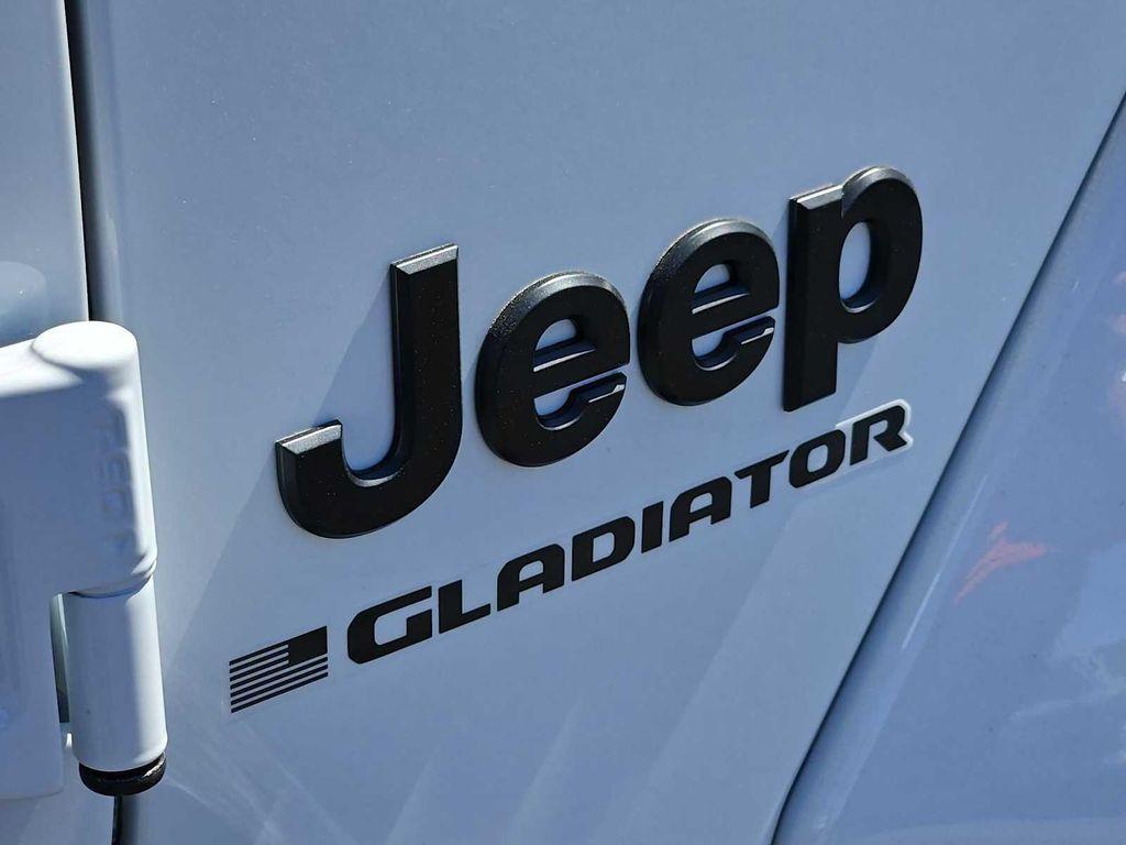 new 2025 Jeep Gladiator car, priced at $45,050