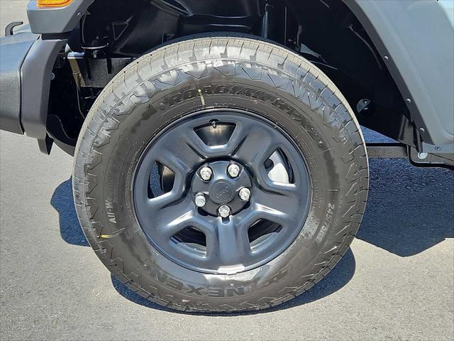 new 2025 Jeep Wrangler car, priced at $37,915