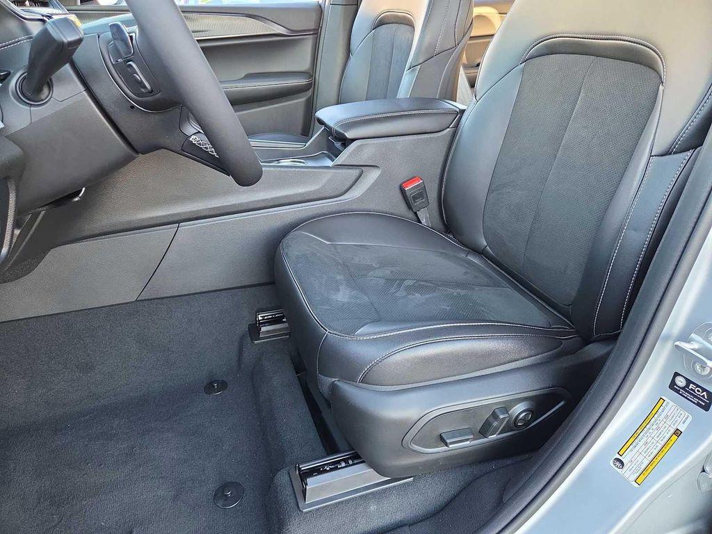 new 2025 Jeep Grand Cherokee L car, priced at $37,030