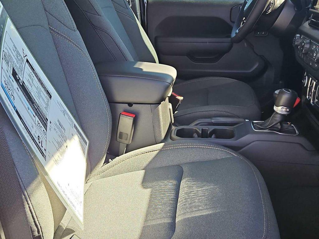 new 2025 Jeep Gladiator car, priced at $45,645