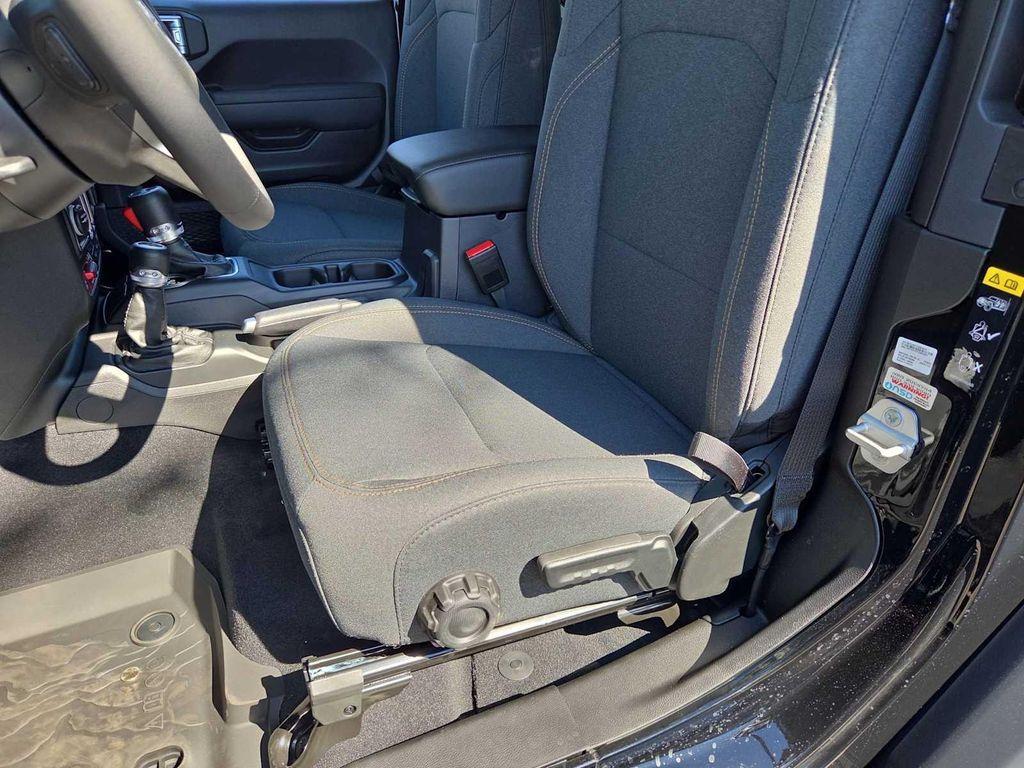 new 2025 Jeep Wrangler car, priced at $47,725