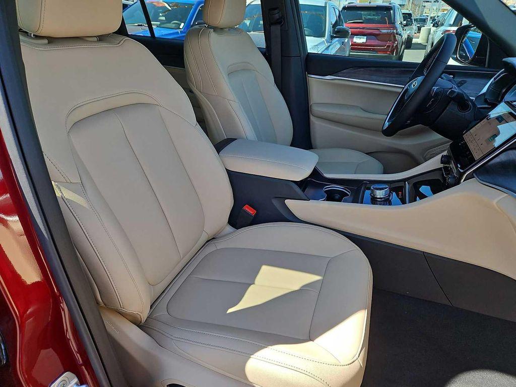 new 2025 Jeep Grand Cherokee L car, priced at $43,517