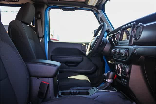 new 2023 Jeep Gladiator car, priced at $51,577