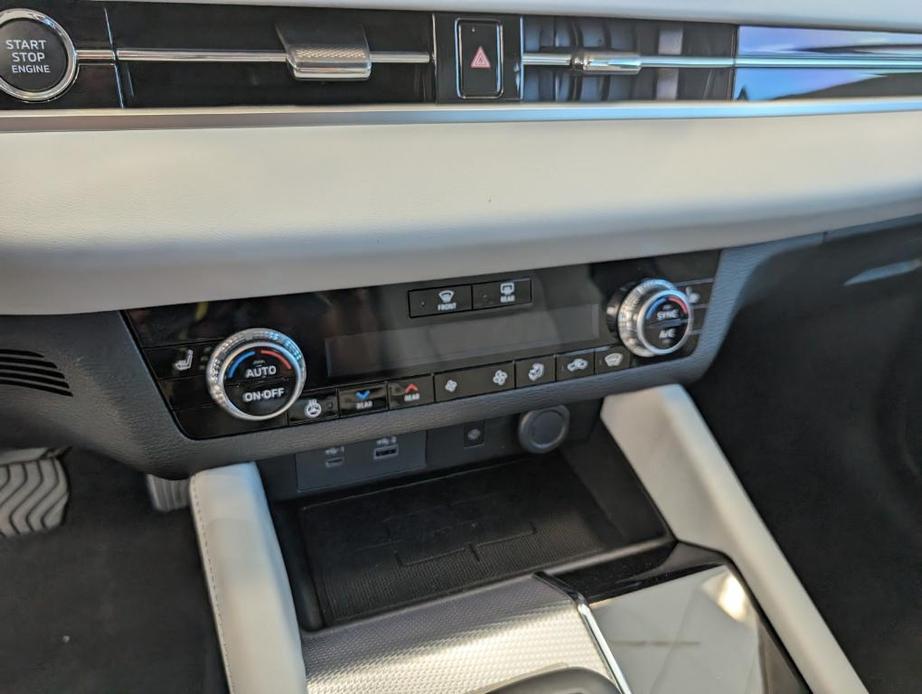 new 2024 Mitsubishi Outlander car, priced at $42,735