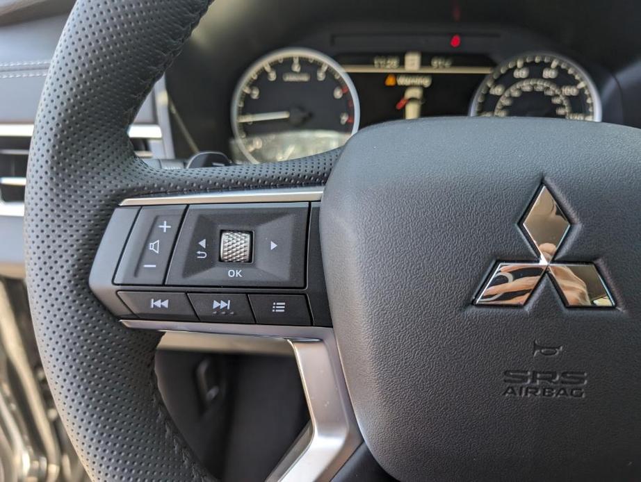 new 2024 Mitsubishi Outlander car, priced at $35,255