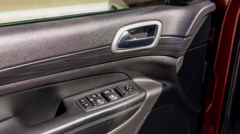 used 2020 Jeep Grand Cherokee car, priced at $27,995