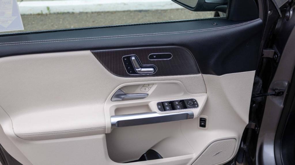used 2021 Mercedes-Benz GLB 250 car, priced at $29,995