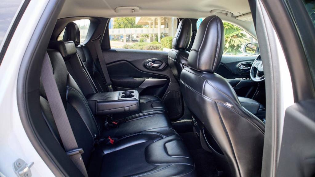 used 2019 Jeep Cherokee car, priced at $18,995