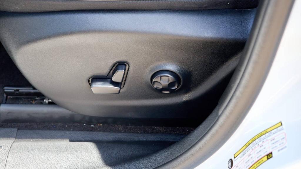used 2019 Jeep Cherokee car, priced at $18,995