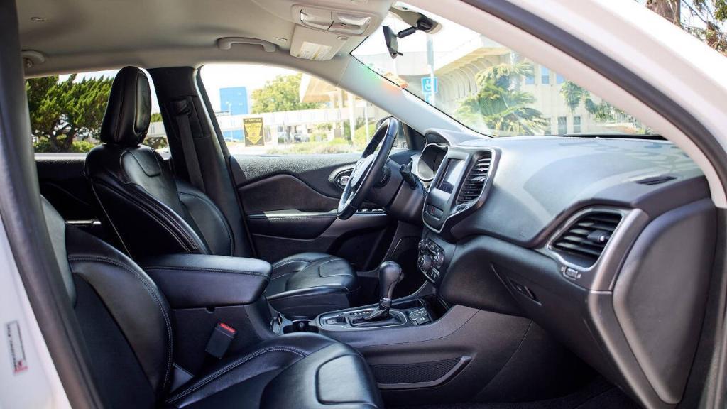 used 2019 Jeep Cherokee car, priced at $18,995
