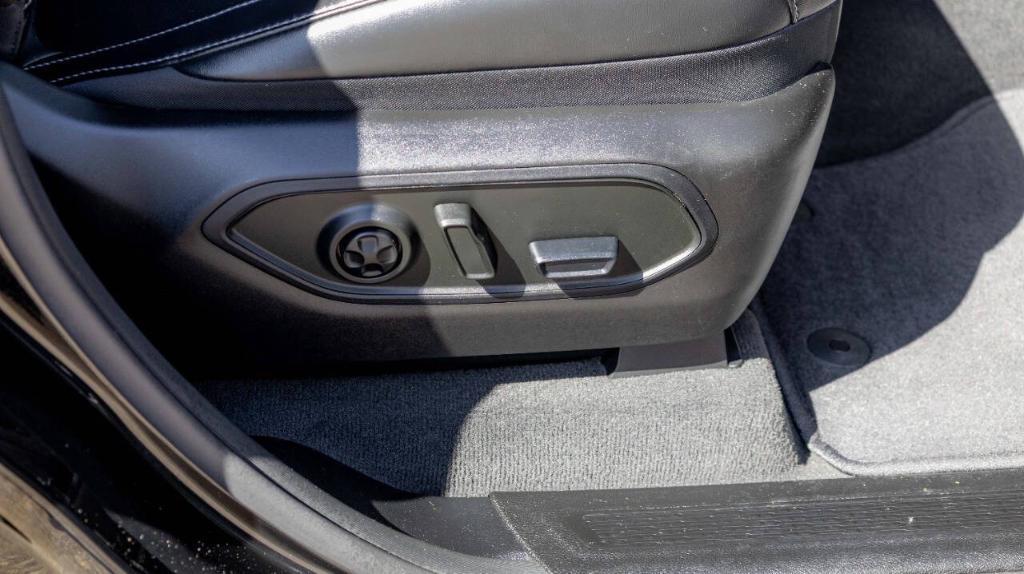 used 2021 Jeep Grand Cherokee L car, priced at $33,995