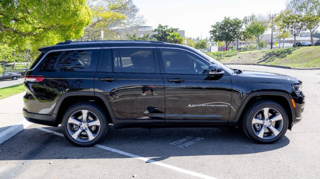 used 2021 Jeep Grand Cherokee L car, priced at $33,995