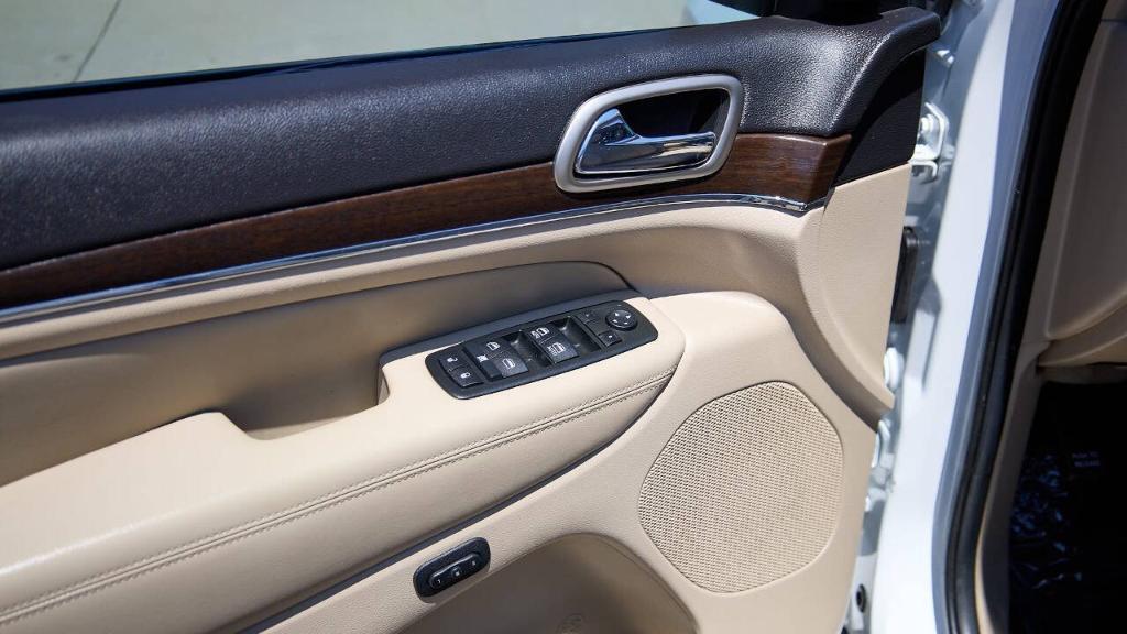 used 2014 Jeep Grand Cherokee car, priced at $11,995