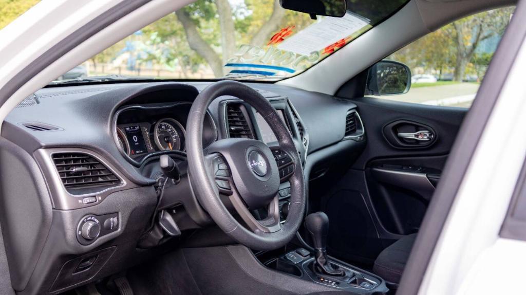 used 2020 Jeep Cherokee car, priced at $18,995