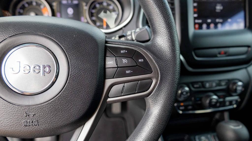 used 2020 Jeep Cherokee car, priced at $18,995