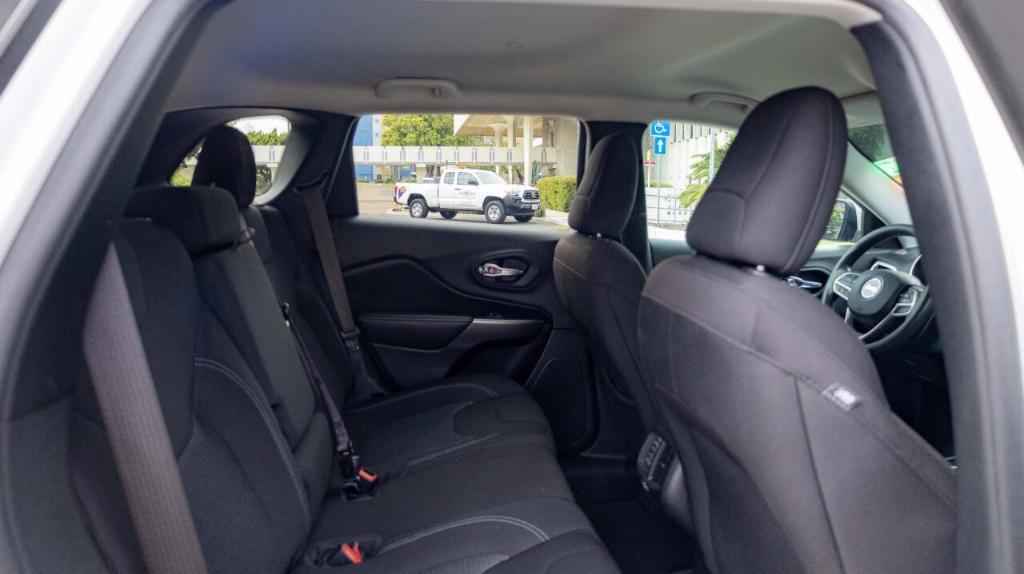 used 2020 Jeep Cherokee car, priced at $18,995