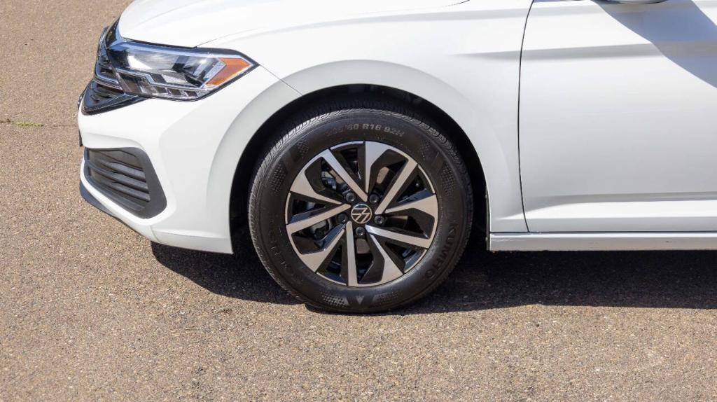 used 2024 Volkswagen Jetta car, priced at $19,795