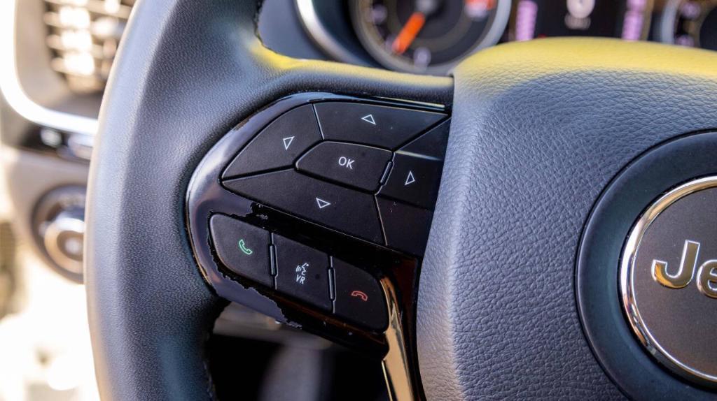 used 2020 Jeep Cherokee car, priced at $18,995