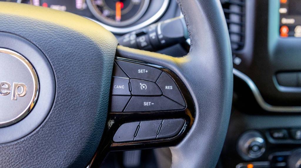 used 2020 Jeep Cherokee car, priced at $18,995