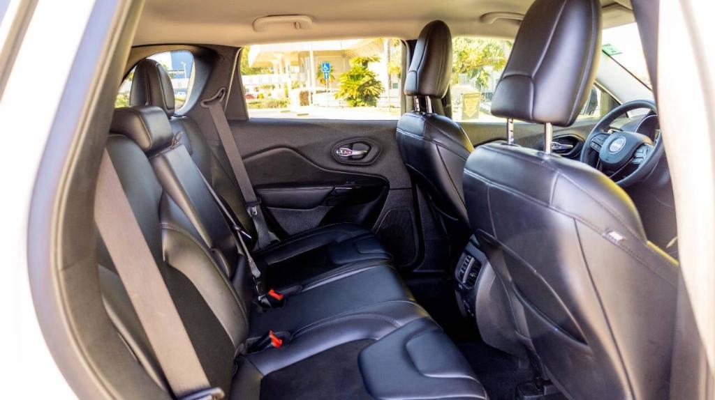 used 2020 Jeep Cherokee car, priced at $18,995