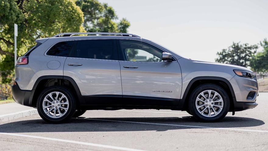 used 2019 Jeep Cherokee car, priced at $15,595
