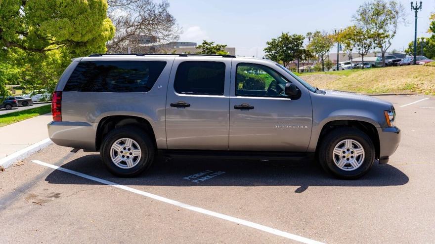 used 2008 Chevrolet Suburban car, priced at $12,995