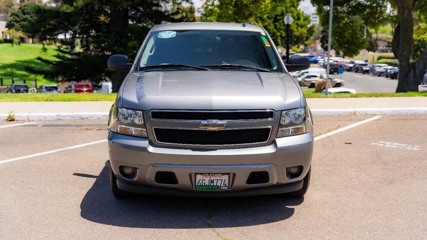 used 2008 Chevrolet Suburban car, priced at $12,995