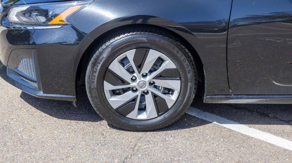 used 2023 Nissan Altima car, priced at $21,995