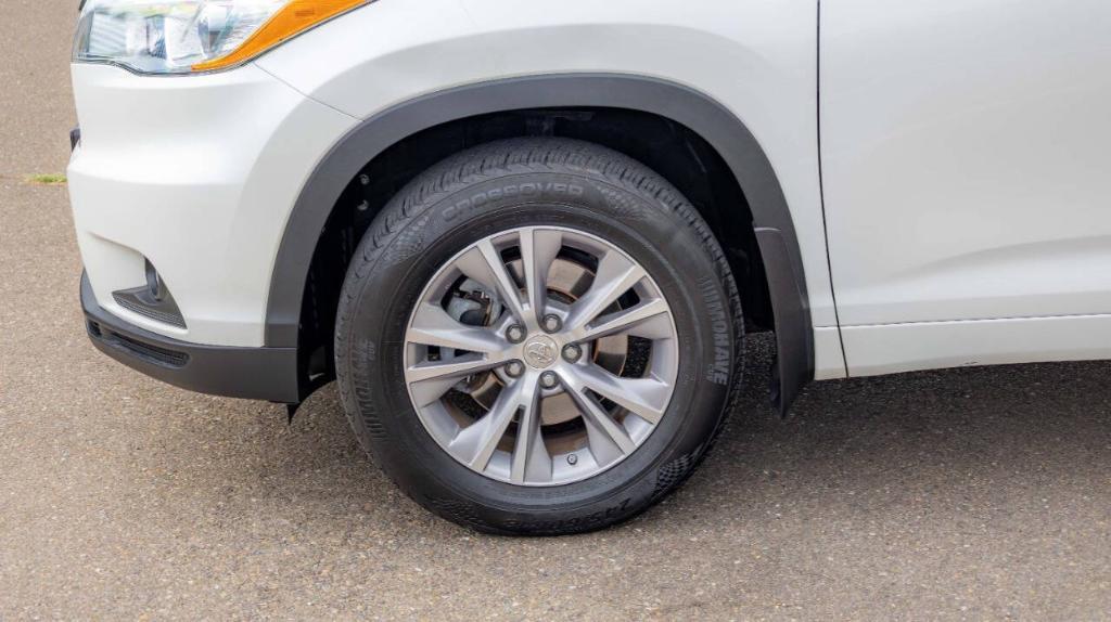 used 2015 Toyota Highlander car, priced at $17,895