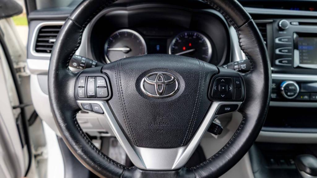 used 2015 Toyota Highlander car, priced at $17,895