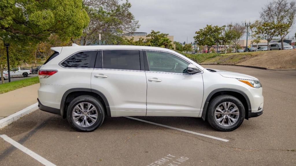 used 2015 Toyota Highlander car, priced at $17,895