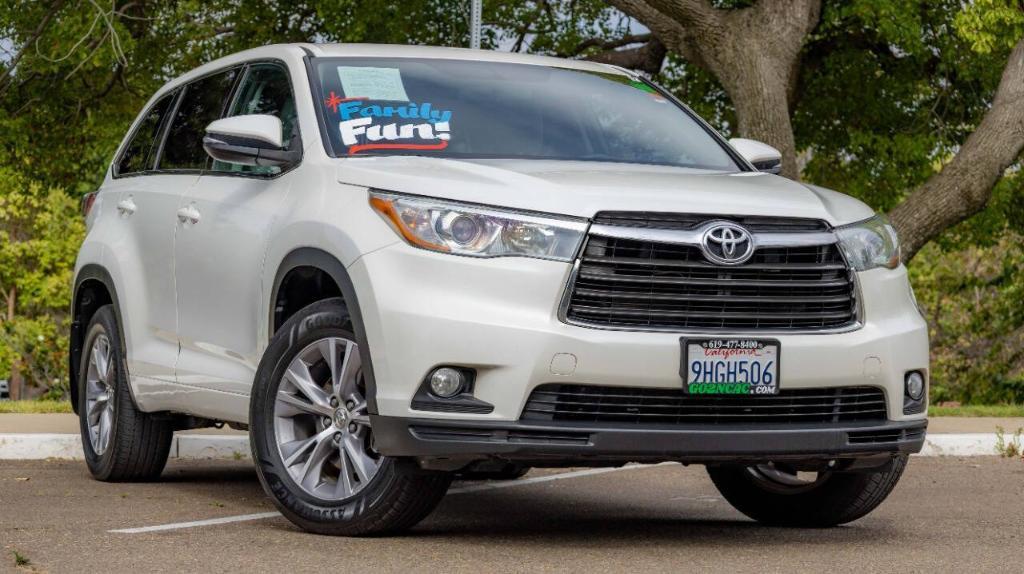 used 2015 Toyota Highlander car, priced at $17,895