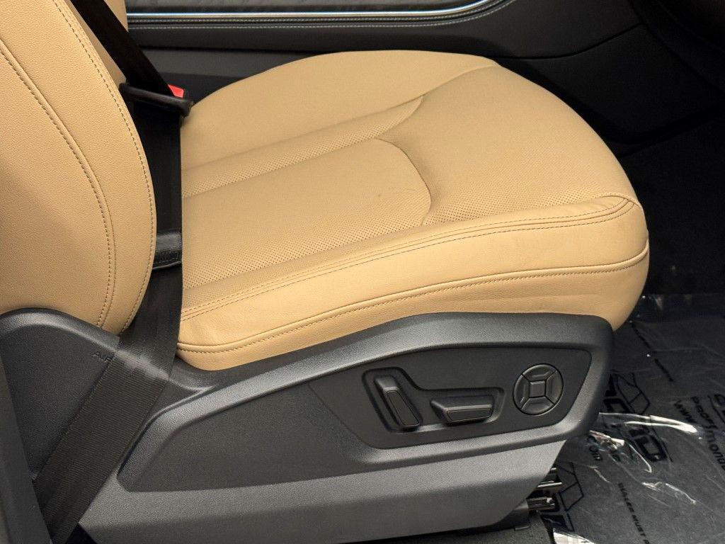 new 2025 Audi Q8 car