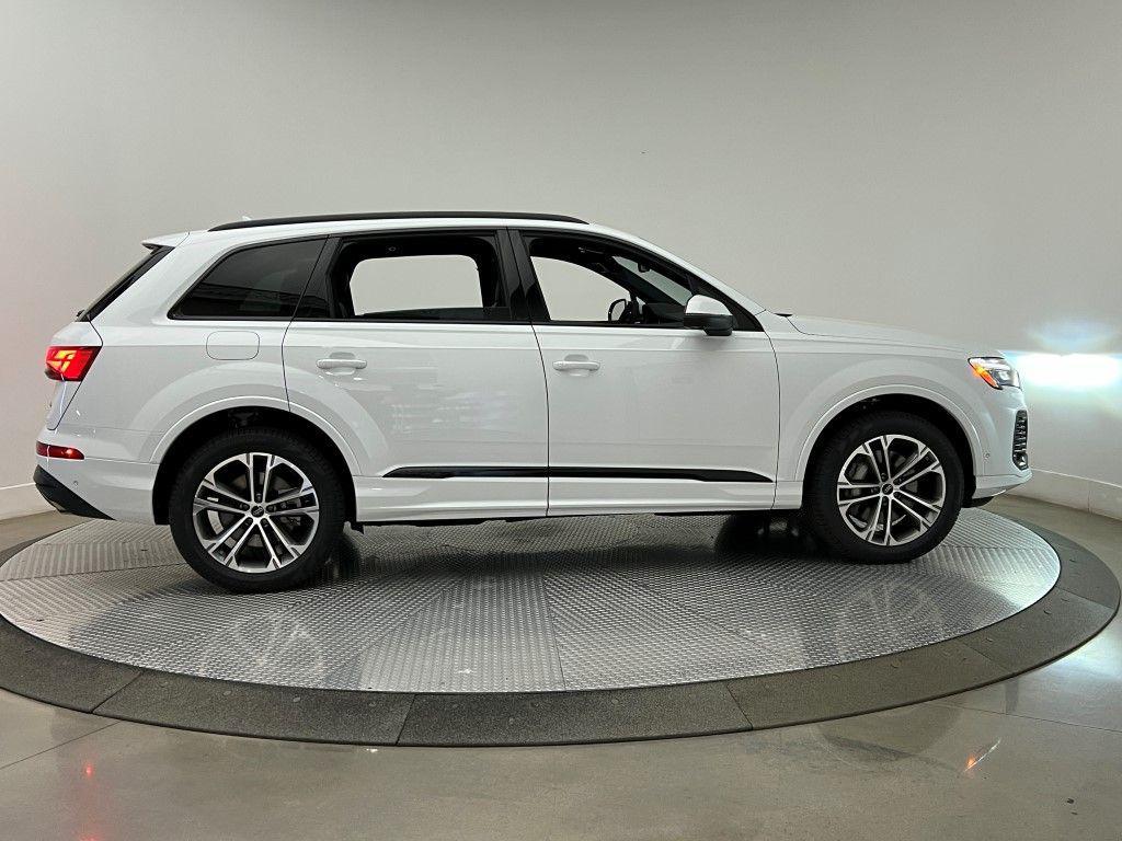 new 2026 Audi Q7 car, priced at $68,295