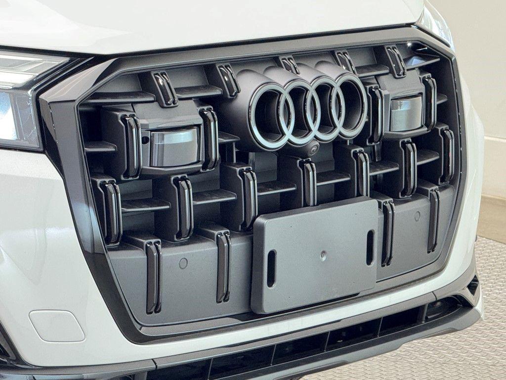 new 2025 Audi Q7 car, priced at $77,090