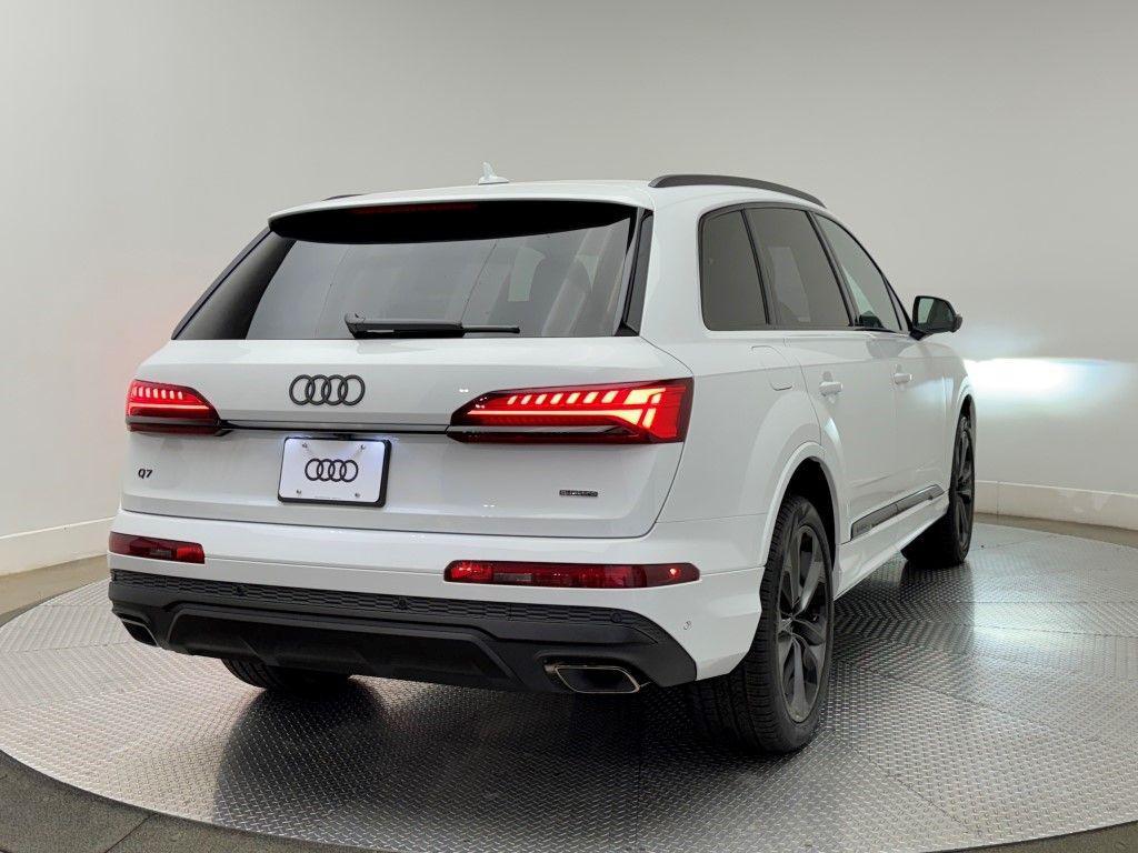 new 2025 Audi Q7 car, priced at $77,090